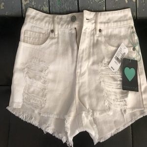 KENDALL AND KYLIE WOMEN'S WHITE HIGH RISE SHORTS